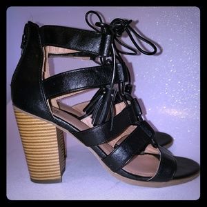 Like New Black Strappy Tie-up Sandals